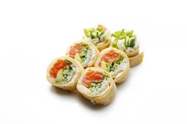 Delige Futomaki Sushi Set Met Zalm Sla Komkommer Japanse Omelet — Stockfoto
