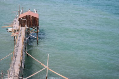 Termoli kıyısındaki bir trabucco 'nun içeriği