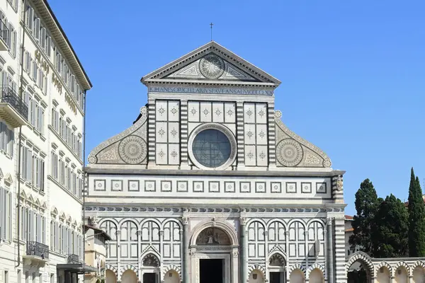 Floransa, Toskana, İtalya 'da Santa Maria Novella Bazilikası' nın cephesi