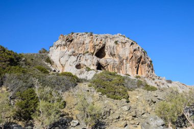 Chondros-Girit, dağlarda kayalar