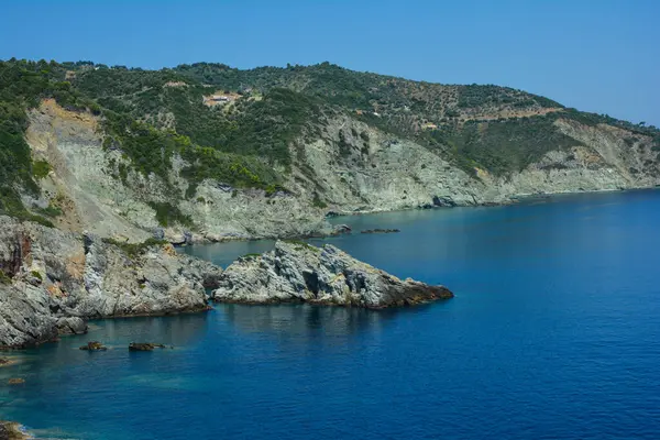 Dağ manzaralı deniz manzarası