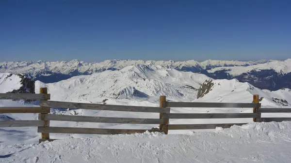 Fransız Alpleri, dağlarda kayak merkezi.