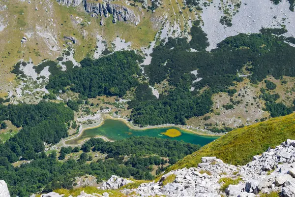 Durmitor Milli Parkı 'ndaki göl