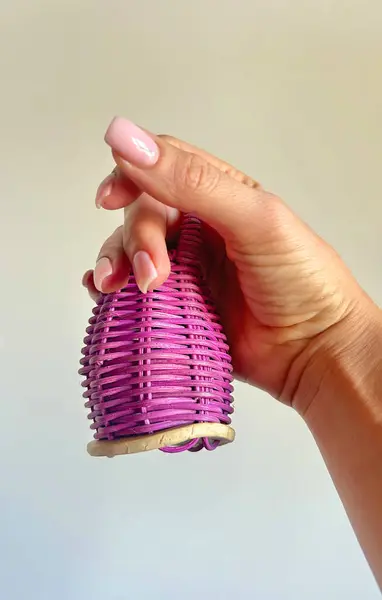 Bir Caxixi ile el ele tutuşmak