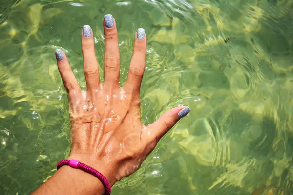 Temiz Su 'yu teslim et, Denize dokun