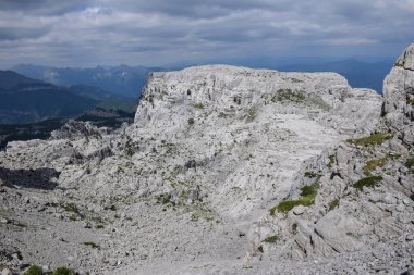 Dağlardaki Kayalar, Karadağ, Maganik