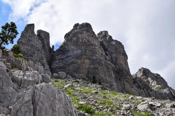 Dağlardaki Kayalar, Karadağ, Maganik