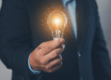 Büyük veri kavramı: el ele tutuşan ampul (fikir) ve küresel internet bağlantısı, küresel internet bağlantısı uygulama teknolojisi, dijital pazarlama, finans ve bankacılık, dijital teknoloji göçebeleri.