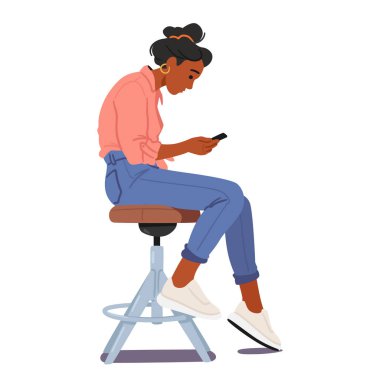 Kadın Karakteri Telefonla Uygunsuz Poz Veriyor. Akıllı telefonuna dalmış, sandalyeye sarılmış bir kadın var. Ekrana bakarken, vücudu kötü bir şekilde bükülmüş. Çizgi film Vektör İllüstrasyonu