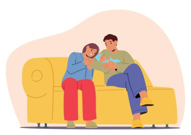 Mutlu evli erkek ve kadın anne-baba karakterleri ellerinde yeni doğmuş güzel bir bebekle kanepede oturup aile bağları kurma sahnesinin tadını çıkarıyorlar. Doğum, ebeveynlik ve mutluluk vektörü çizimi