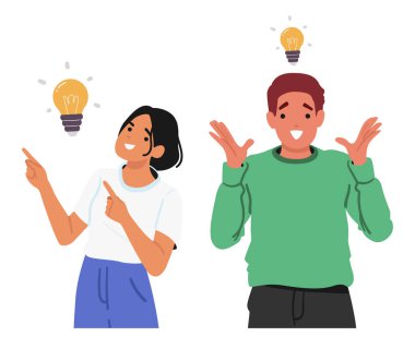 Mutlu gülümseyen adam ve kadın çizgi film karakterleri ilham alıyorlar güzel bir fikir üretiyorlar beyaz arka planda izole edilmiş çözülmüş soruyu sevindiriyorlar. İnsanlar yaratıcı düşünce vektörü çizimleri sergiliyor