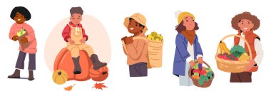 Heyecanlı çizgi film karakterleri, sonbahar sebzeleri, çuval içinde meyveler, hasır sepet yalıtılmış seti. Sevimli çocuklar güz mevsiminde yetiştirdikleri taze yiyeceklerle gurur duyarlar. Bolluk vektörü çizimleri.