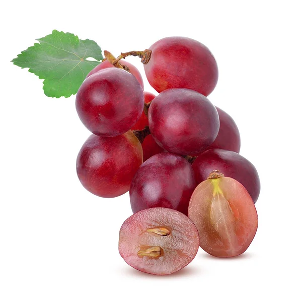 Kırmızı üzümler ve yarım dilimlenmiş beyaz arka plan.