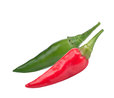 Kırmızı ve yeşil biber, bir yığın kırmızı, yeşil doğranmış kırmızı biber, şeffaf olarak izole edilmiş..