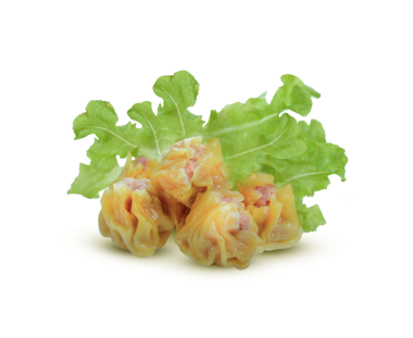 Buharda pişirilmiş hamur köftesi, domuz etli buğulanmış hamur köftesi ve karides ile wonton ambalajı ve taze sebze. şeffaf.