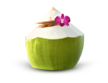 Thai Young Coconut Cocktail ya da Juice, beyaz arka planda bir orkide ile süslenmiş genç bir hindistan cevizinden yapılmış tropik bir yaz içeceği..