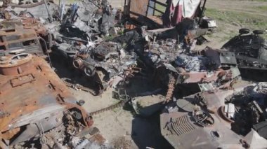 Bu video, Bucha, Ukrayna 'daki askeri ekipmanların 8K çözünürlükteki hava görüntülerini gösteriyor.