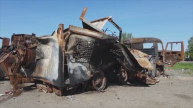 Bu video, Bucha, Ukrayna 'daki askeri ekipmanların 8K çözünürlükteki hava görüntülerini gösteriyor.