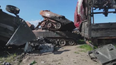 Bu video, Bucha, Ukrayna 'daki askeri ekipmanların 8K çözünürlükteki hava görüntülerini gösteriyor.