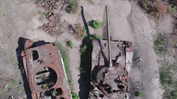 这段库存录像显示了以8K分辨率在乌克兰被毁军事装备的航空图 — 图库视频影像