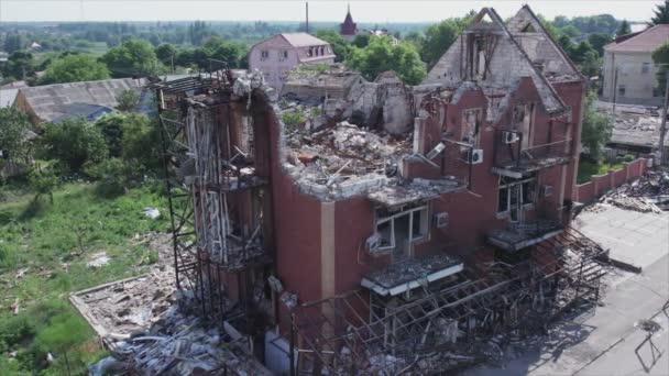 Denna Video Visar Förstörd Byggnad Staden Makariv Kriget Ukraina Upplösning — Stockvideo