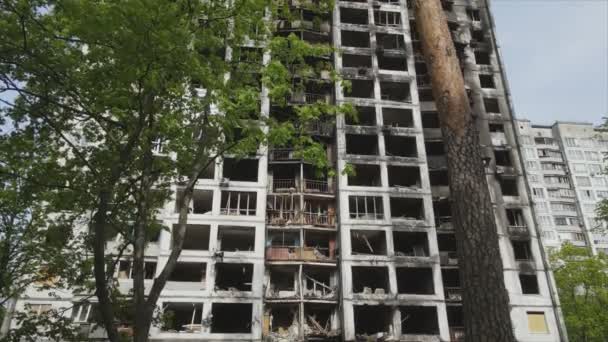 Tämä Varastossa Video Näyttää Palanut Tuhoutunut Talo Kiovassa Ukrainassa Resoluutio — kuvapankkivideo