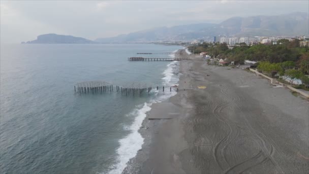 Video Stok Ini Menunjukkan Pandangan Udara Dari Pantai Dekat Laut — Stok Video