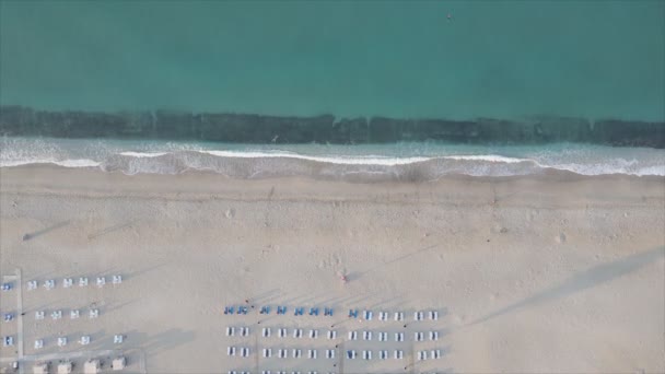 비디오는 해상도로 지중해 근처의 해변의 사진을 줍니다 — 비디오