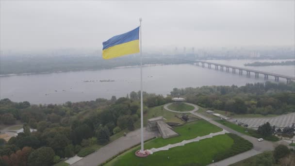 Αυτό Φιλμ Δείχνει Την Εθνική Σημαία Της Ουκρανίας Στο Κίεβο — Αρχείο Βίντεο