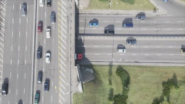 这段录像显示了乌克兰基辅一个公路交叉口的航拍照片 分辨率为8K — 图库视频影像