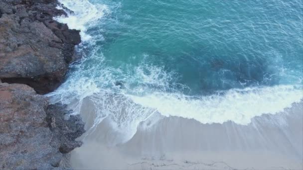 Цьому Знімку Показано Повітряний Вид Море Біля Берега Роздільною Здатністю — стокове відео