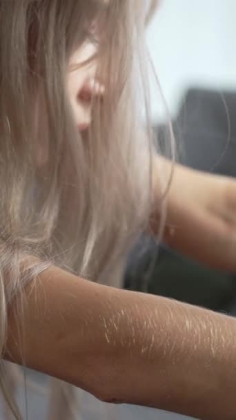 Вертикальное Видео Показывает Молодую Женщину Сексуальном Белье — стоковое видео