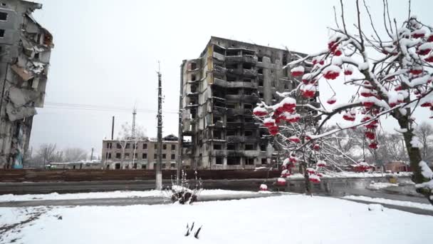 Denna Lagervideo Visar Krigshärjad Byggnad Borodyanka Ukraina Vintern — Stockvideo