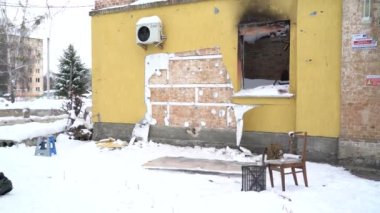 Bu video, Gostomel, Ukrayna 'daki Banksy grafitisinin çalınmasından sonraki suç mahallini gösteriyor.