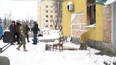 Bu video, Gostomel, Ukrayna 'daki Banksy grafitisinin çalınmasından sonraki suç mahallini gösteriyor.