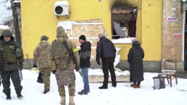 Bu video, Gostomel, Ukrayna 'daki Banksy grafitisinin çalınmasından sonraki suç mahallini gösteriyor.