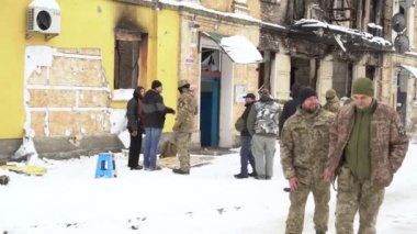 Bu video, Gostomel, Ukrayna 'daki Banksy grafitisinin çalınmasından sonraki suç mahallini gösteriyor.