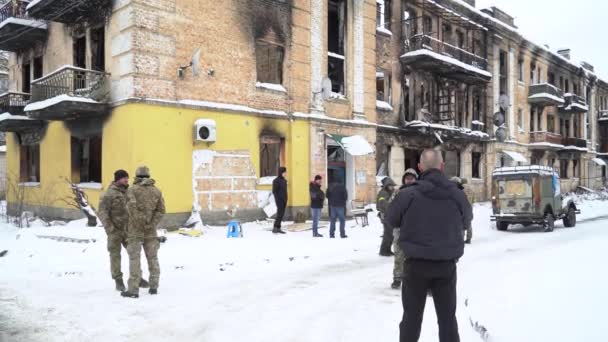 这段录像展示了乌克兰Gostomel市Banksy涂鸦被盗后的犯罪现场 — 图库视频影像