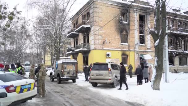 この株式ビデオは ウクライナのゴストメルでのバンシー落書きの盗難後の犯罪現場を示しています — ストック動画