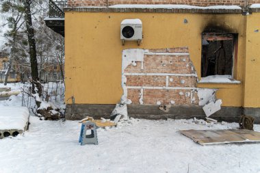 Bu fotoğraf, Gostomel, Ukrayna 'daki Banksy grafitisinin çalınmasından sonraki suç mahallini gösteriyor.