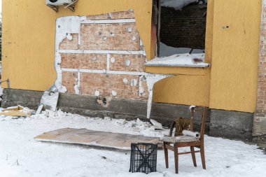 Bu fotoğraf, Gostomel, Ukrayna 'daki Banksy grafitisinin çalınmasından sonraki suç mahallini gösteriyor.
