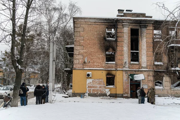 このストックフォトは ウクライナのゴストメルでバンシー落書きの盗難後の犯罪現場を示しています ロイヤリティフリーのストック画像