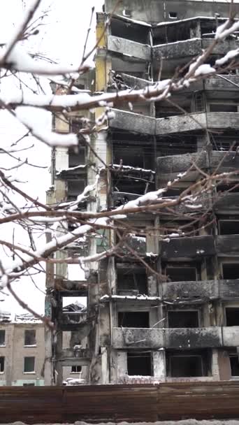 Acest Videoclip Vertical Arată Clădire Sfâșiată Război Borodyanka Ucraina Timpul — Videoclip de stoc