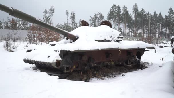 Zniszczony Rosyjski Sprzęt Wojskowy Śniegu Podczas Wojny Ukrainie — Wideo stockowe