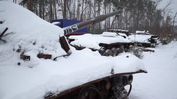 Καταστράφηκε Ρωσικό Στρατιωτικό Εξοπλισμό Στο Χιόνι Κατά Διάρκεια Του Πολέμου — Αρχείο Βίντεο
