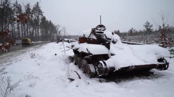 Знищена Російська Військова Техніка Снігу Під Час Війни Україні — стокове відео