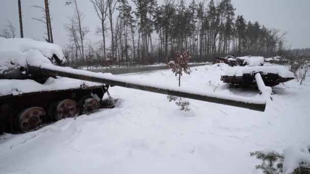 Zničené Ruské Vojenské Vybavení Sněhu Během Války Ukrajině — Stock video