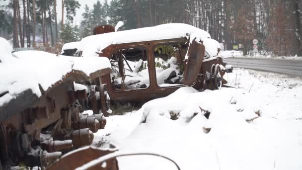 Ukrayna Daki Savaş Sırasında Kar Altında Rus Askeri Teçhizatını Yok — Stok video