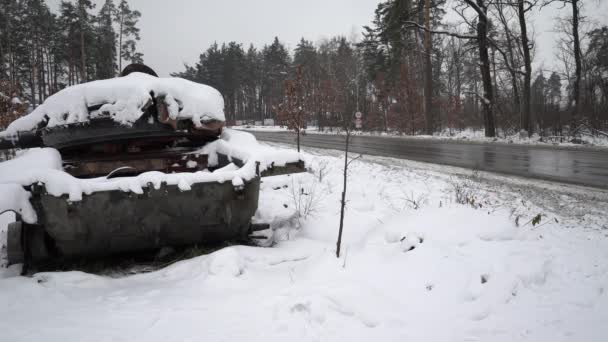 Ukrayna Daki Savaş Sırasında Kar Altında Rus Askeri Teçhizatını Yok — Stok video