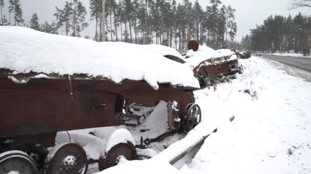 Zničené Ruské Vojenské Vybavení Sněhu Během Války Ukrajině — Stock video